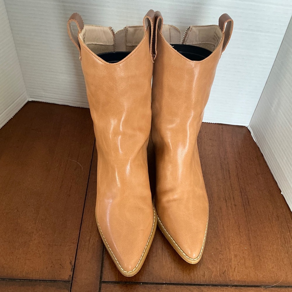 Oasis Society Tan Faux Leather Pointed Toe Ankle Boots Women's Size 9 - Picture 2 of 7